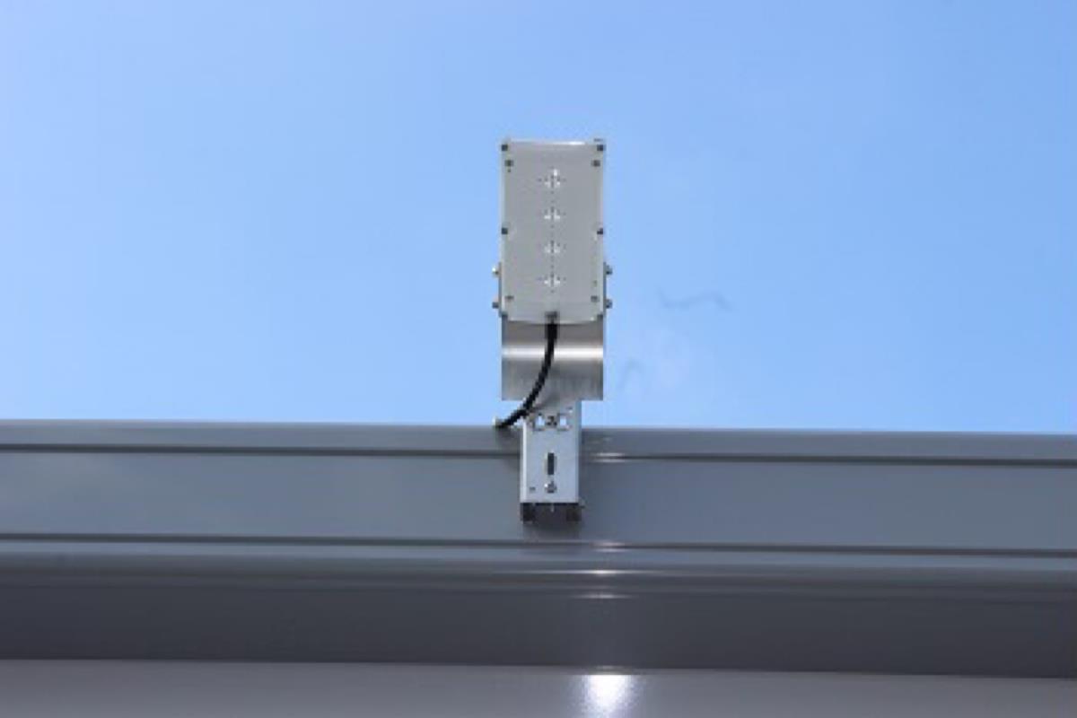 屋根設置　せみ　LED照明　自動　常夜灯